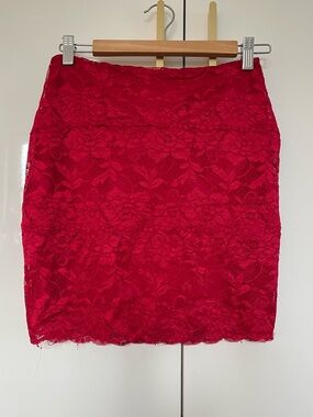 Guess red lace skirt Small